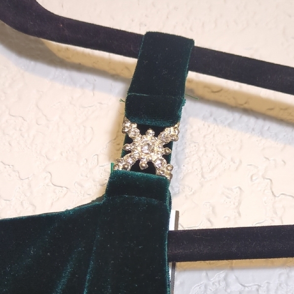 Betsy & Adam by Jaslene green velvet sleeveless square neck maxi dress - Picture 5 of 11